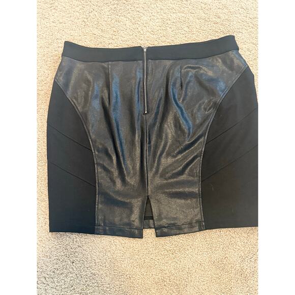 NWT Lane Bryant Black Faux Leather/Knit Skirt Size 26 - Picture 2 of 5